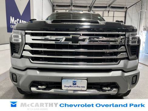 Used 2024 Chevrolet Silverado 3500 High Country w/ Technology Package AWD/4WD image 12