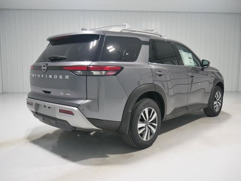 New 2025 Nissan Pathfinder SL image 5