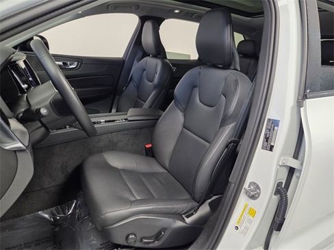 Used 2025 Volvo XC60 B5 Core image 11