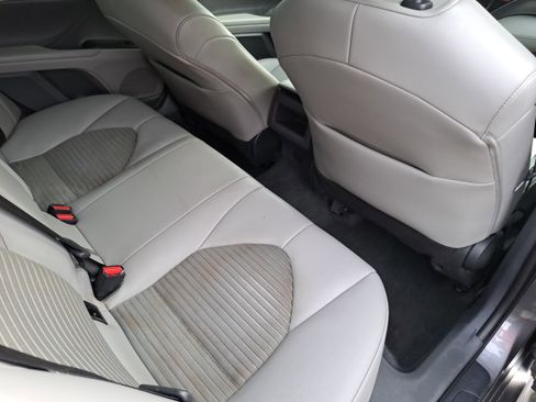 Used 2022 Toyota Camry SE FWD image 11