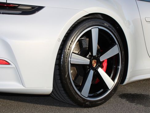 Certified 2025 Porsche 911 Carrera S RWD image 3