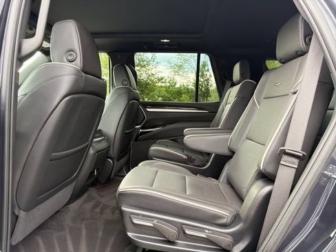 Certified 2025 Cadillac Escalade Premium Luxury AWD/4WD image 11