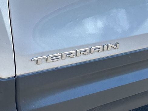 Used 2022 GMC Terrain SLE image 32