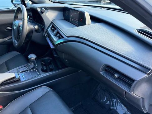 Used 2022 Lexus UX 200 w/ Premium Package FWD image 20