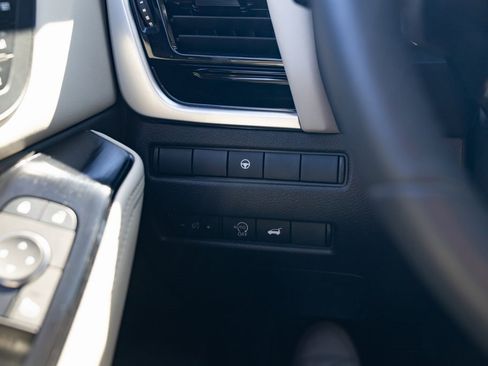 Used 2023 Nissan Rogue SL w/ SL Premium Package image 13