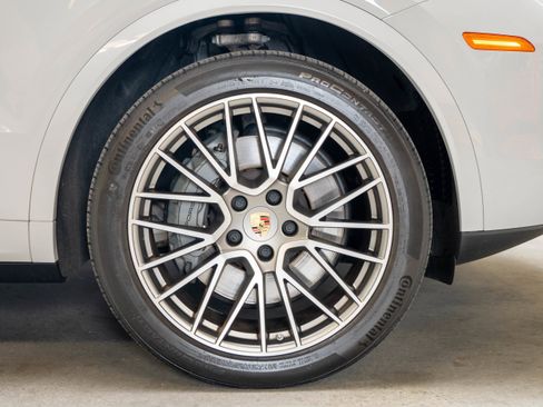 Certified 2023 Porsche Cayenne S Platinum AWD/4WD image 18