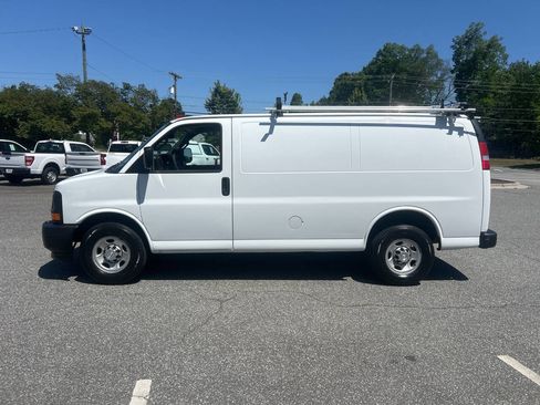 Used 2017 Chevrolet Express 2500 RWD image 2