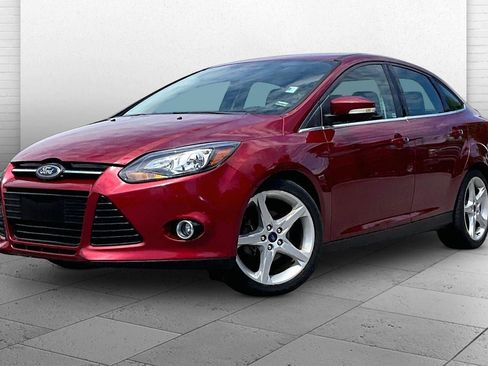 Used 2013 Ford Focus Titanium w/ Titanium Handling Pkg FWD image 11