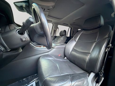 Used 2020 Cadillac Escalade Luxury AWD/4WD image 13