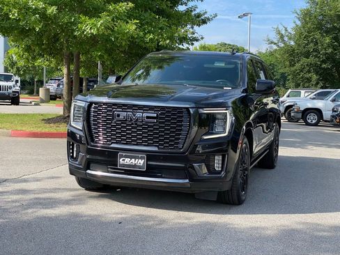Used 2023 GMC Yukon Denali Ultimate AWD/4WD image 3