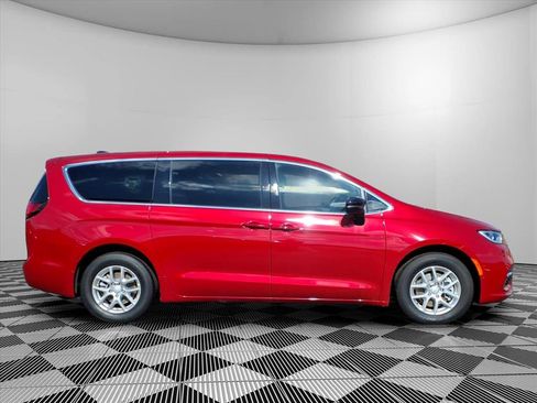 New 2026 Chrysler Pacifica Select FWD image 3