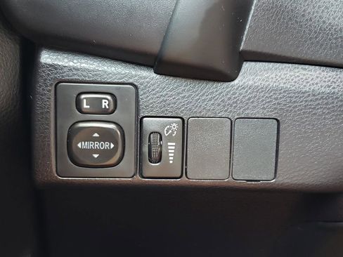 Used 2017 Toyota Corolla LE image 19