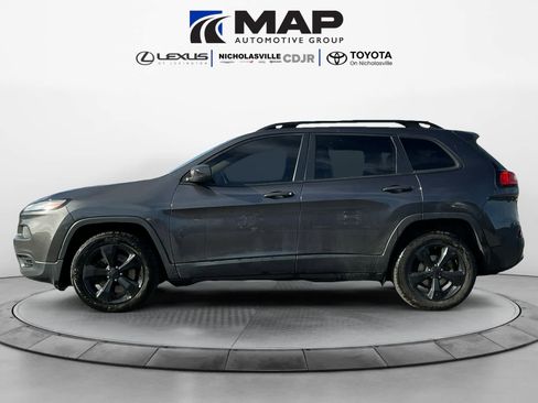 Used 2017 Jeep Cherokee Sport w/ Cold Weather Group image 2