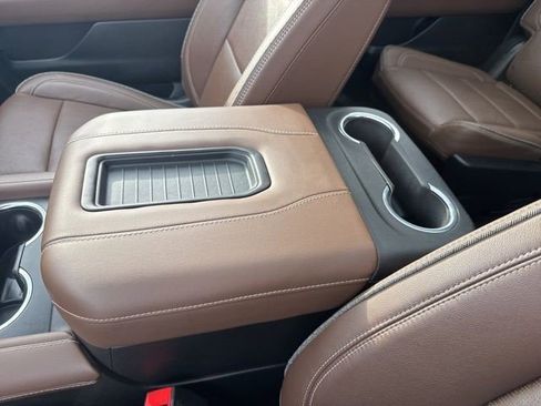 Certified 2024 Chevrolet Suburban High Country w/ Advanced Technology Package AWD/4WD image 16