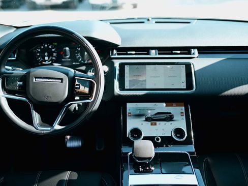 Used 2021 Land Rover Range Rover Velar R-Dynamic S image 11