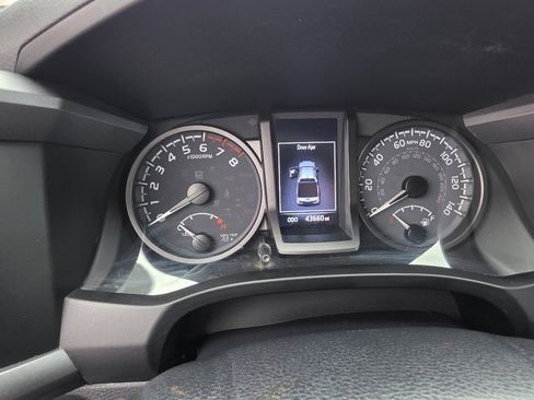 Used 2020 Toyota Tacoma TRD Off-Road image 16