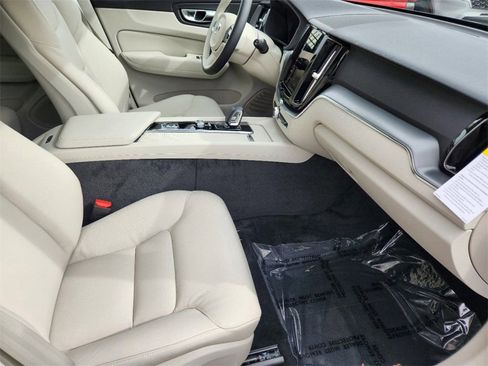 New 2025 Volvo XC60 B5 Core w/ Climate Package image 17