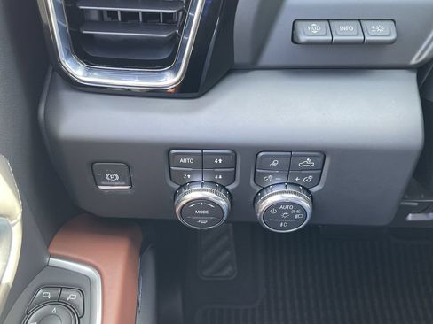 New 2026 GMC Sierra 3500 Denali Ultimate AWD/4WD image 18