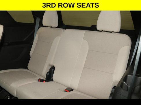 Used 2023 Chevrolet Traverse LS w/ Safety Package FWD image 9