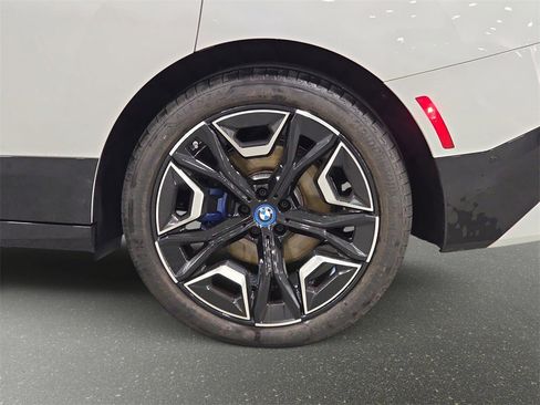Used 2024 BMW iX xDrive50 w/ Premium Package image 31