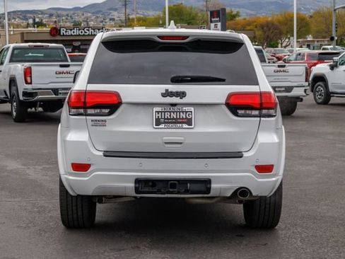 Used 2018 Jeep Grand Cherokee Altitude AWD/4WD image 4