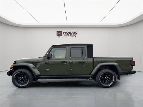 Used 2022 Jeep Gladiator Willys image 4