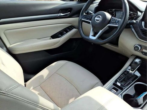 Used 2024 Nissan Altima 2.5 SL FWD image 10