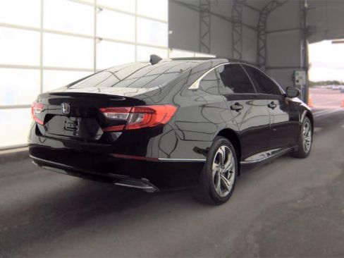 Used 2018 Honda Accord EX image 5