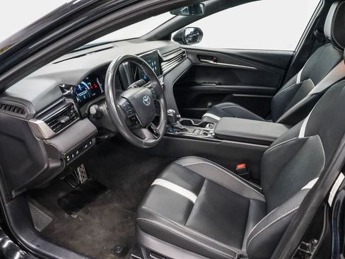 Used 2025 Toyota Camry SE FWD image 17