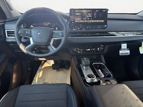 New 2026 Mitsubishi Outlander SE image 10