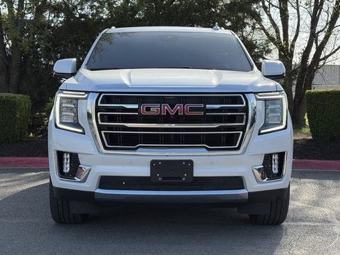 Used 2023 GMC Yukon SLT w/ SLT Premium Package image 9