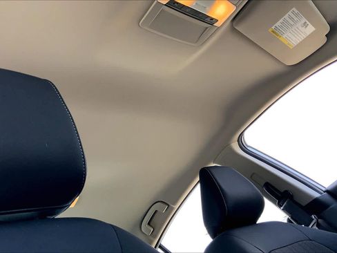 Used 2024 Nissan Altima 2.5 SV image 12