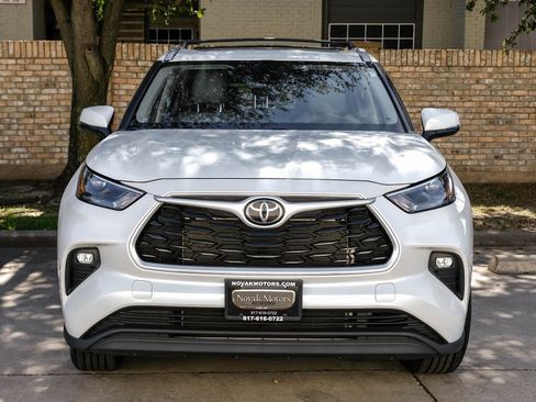 Used 2022 Toyota Highlander XLE image 11