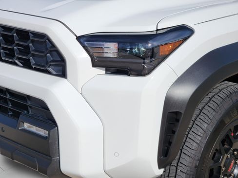 Used 2025 Toyota 4Runner TRD Off-Road image 8