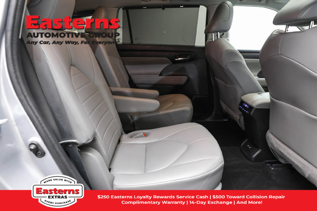 Used 2021 Toyota Highlander XLE FWD image 26