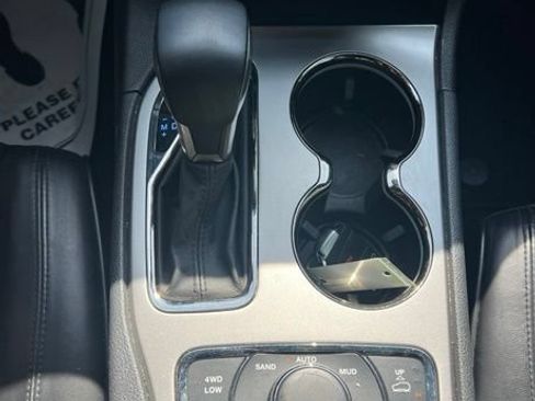 Used 2019 Jeep Grand Cherokee High Altitude AWD/4WD image 16