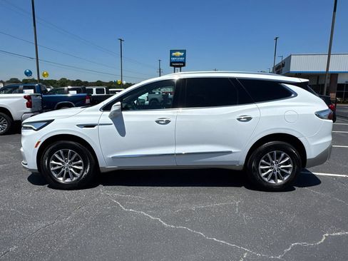 Used 2024 Buick Enclave Essence FWD image 9