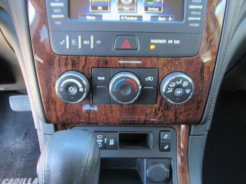 Used 2014 Chevrolet Traverse LT image 23