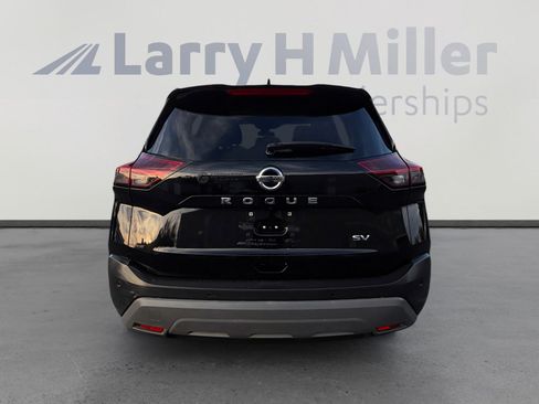 Certified 2021 Nissan Rogue SV image 4