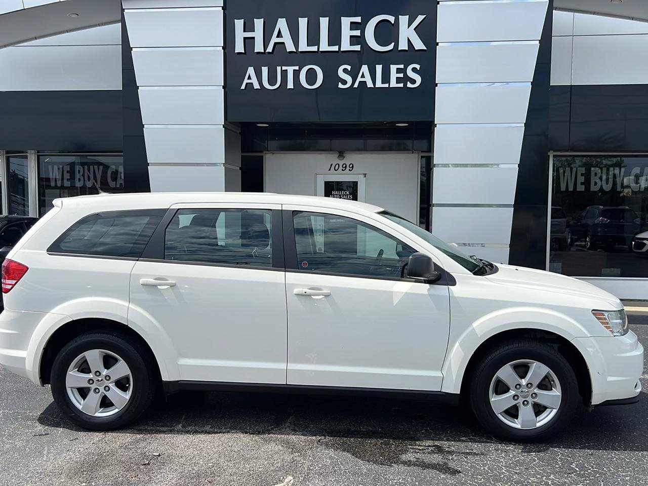 Used 2015 Dodge Journey FWD image 1