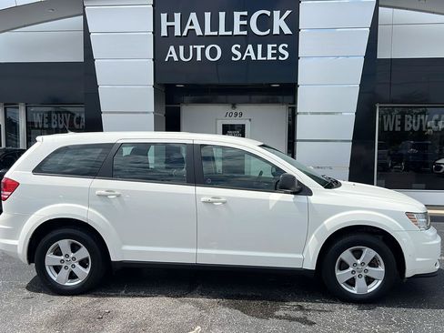 Used 2015 Dodge Journey FWD image 1