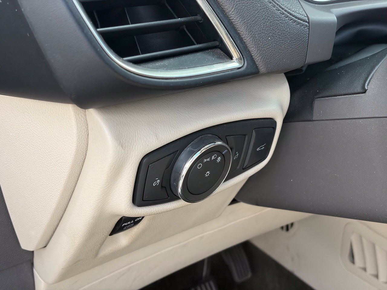 Used 2017 Lincoln MKX Reserve w/ Driver Assistance Package FWD image 8
