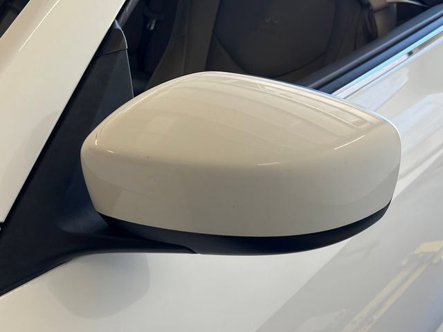 Used 2014 INFINITI Q60 Convertible w/ Premium Package RWD image 13