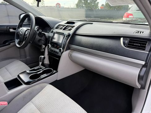 Used 2014 Toyota Camry L image 19