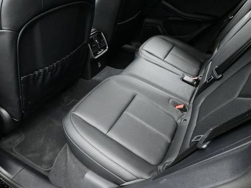 Certified 2025 Porsche Macan AWD/4WD image 15