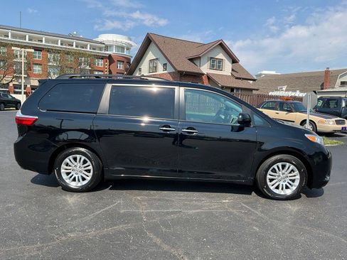 Used 2016 Toyota Sienna XLE w/ XLE Navigation Package image 8
