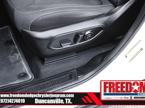 Used 2023 Jeep Grand Cherokee L Laredo RWD image 36