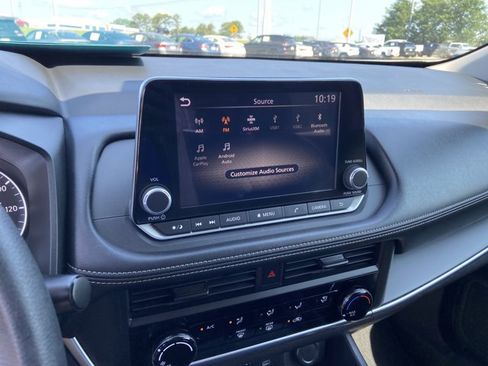 Used 2024 Nissan Rogue S FWD image 39