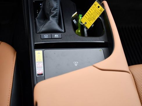 Certified 2025 Lexus ES 300h w/ Premium Package image 28