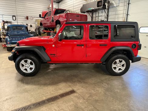 Used 2021 Jeep Wrangler Unlimited Sport AWD/4WD image 39